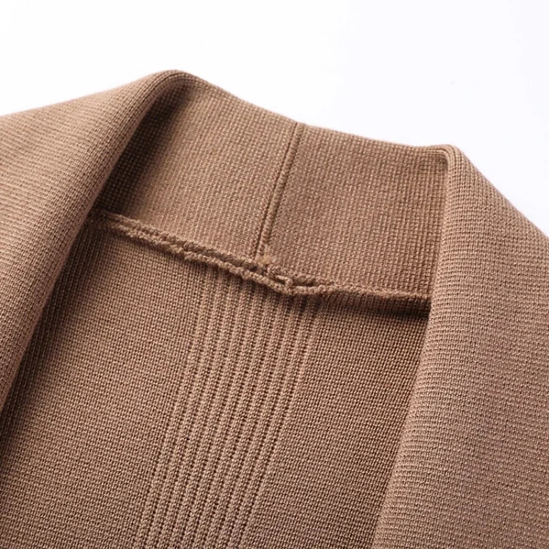 Őszi/téli férfi egyszínű kardigán hosszú ujjú zsebes kivitelben, divatosan eladó egyszerű kötött kardigán