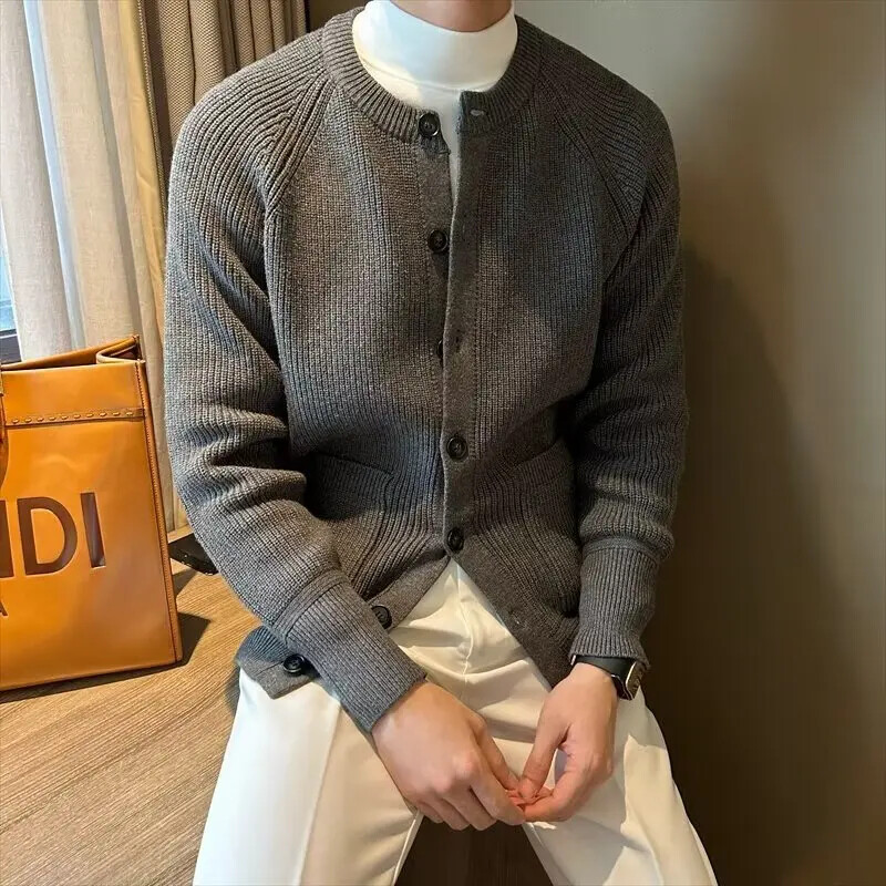 Modes vīriešu ziemas trikotāžas jaka brīvi pieguļoša apaļa kakla žakete ar vienrindu džemperi, ikdienas stila džemperi