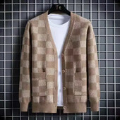 Férfi ruhák Kockás V nyakú kardigán kötött férfi pulóverek zsebekkel kék kiváló minőségű replika Olcsó koreai őszi nagy méretű