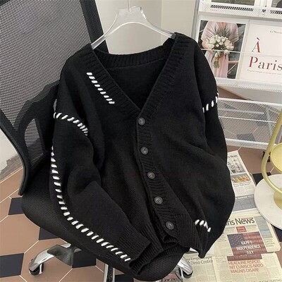 2024. gada pavasara rudens vīriešiem Jaunas brīvas džempera jakas Vīriešu V-veida kakla izgriezuma gadījuma mēteļi Vīriešu vienkrāsaini trikotāžas mēteļi S509