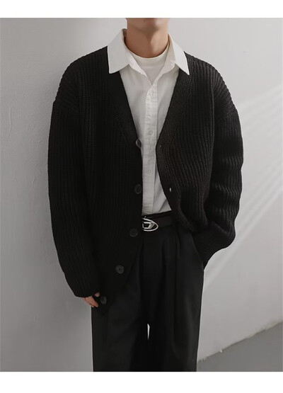 Sötét ikon Egyszínű V-nyakú, nagyméretű kardigán pulóver férfi őszi alap koreai stílusú sima férfi pulóverek szürke fekete