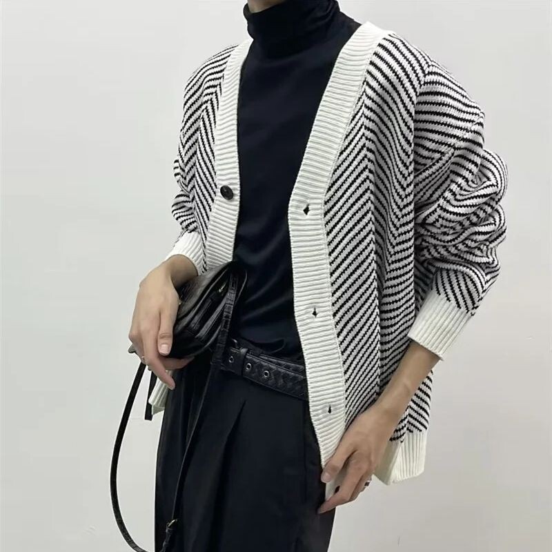 Sötét ikonos kardigán pulóver Férfi V-nyakú, túlméretezett geometrikus férfi pulóver Őszi alkalmi vintage férfi pulóver kötöttáru felsőruházat