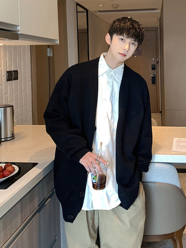 Vīriešu jaka ikdienišķa, brīva, universāla pavasara rudens adīšana ar V-veida kakla izgriezumu, moderns korejiešu stils pusaudžiem, silts vienkrāsains, vienkāršs