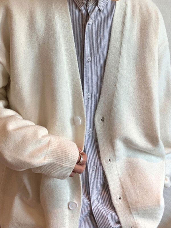 Vīriešu jaka ikdienišķa, brīva, universāla pavasara rudens adīšana ar V-veida kakla izgriezumu, moderns korejiešu stils pusaudžiem, silts vienkrāsains, vienkāršs