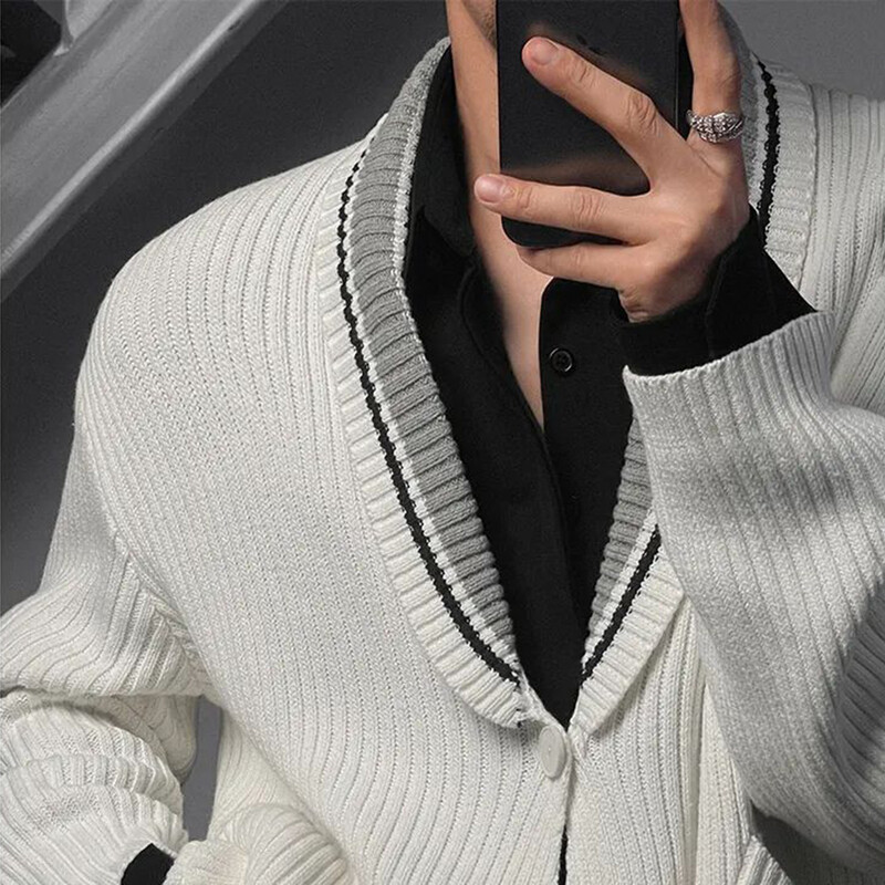 Vīriešu džemperis Kontrastkrāsas džemperis ar V veida kakla izgriezumu Rudens ielas apģērbs Personība Daudzpusīga Campus Jaka ar garām piedurknēm Vīriešu apģērbs 2024