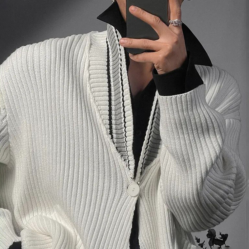 Vīriešu džemperis Kontrastkrāsas džemperis ar V veida kakla izgriezumu Rudens ielas apģērbs Personība Daudzpusīga Campus Jaka ar garām piedurknēm Vīriešu apģērbs 2024