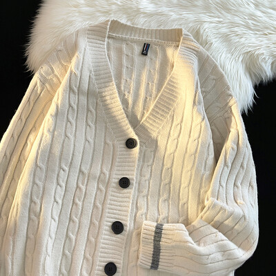 Modes nišas dizaina trikotāžas jaka vīriešu V veida kakla izgriezuma jaka Racionalizēts un ērts apģērba imitācija Alpaka kašmira