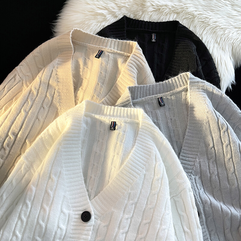 Modes nišas dizaina trikotāžas jaka vīriešu V veida kakla izgriezuma jaka Racionalizēts un ērts apģērba imitācija Alpaka kašmira