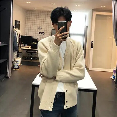 2022. gada moderns vīriešu trikotāžas tops ar V veida kakla izgriezumu, brīvi pieguļošs korejiešu stila džemperis, vienrindas vienkrāsaina jaka