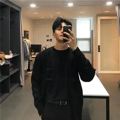 2022. gada moderns vīriešu trikotāžas tops ar V veida kakla izgriezumu, brīvi pieguļošs korejiešu stila džemperis, vienrindas vienkrāsaina jaka