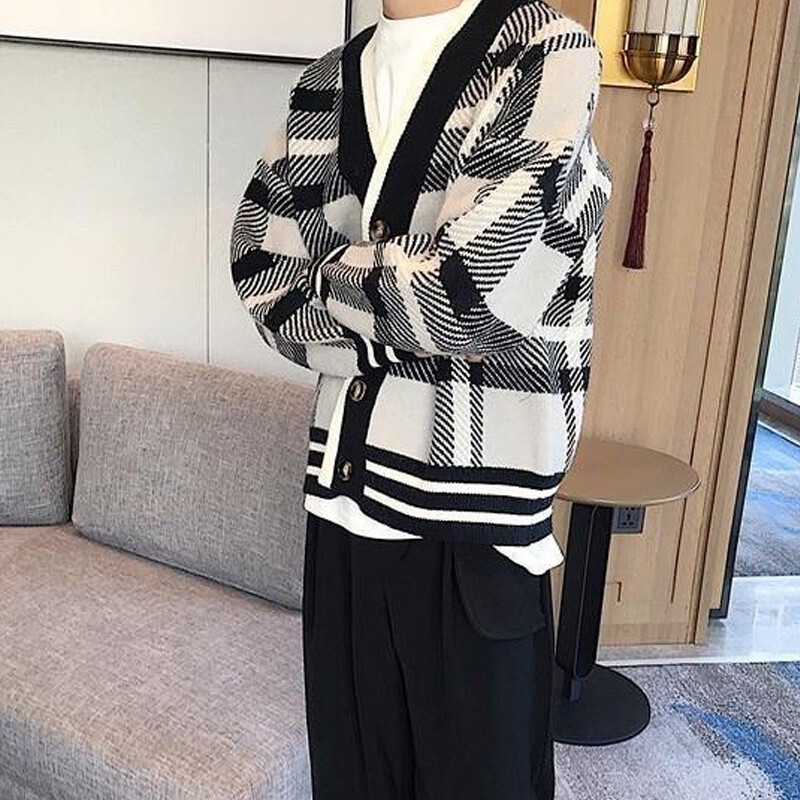 Pulover de toamnă pentru bărbați de lux tricotat în carouri imprimați cu nasturi cardigan, cu mâneci lungi, îmbrăcăminte de stradă, haină pentru petrecerea timpului liber, tricotaje cu carouri de modă