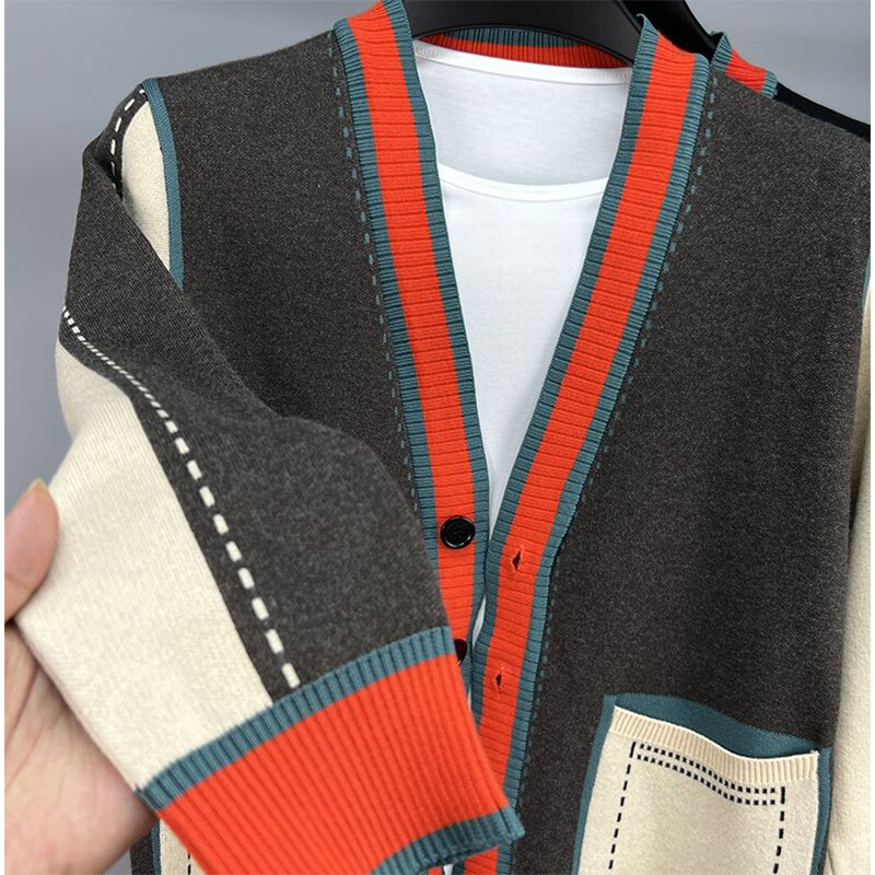 Rudens un ziemas korejiešu modes raibs jaciņa augšdaļa, pogas, brīvas, ikdienišķas, trikotāžas virsdrēbes, vīriešu V veida kakla izgriezuma mēteļa jaka