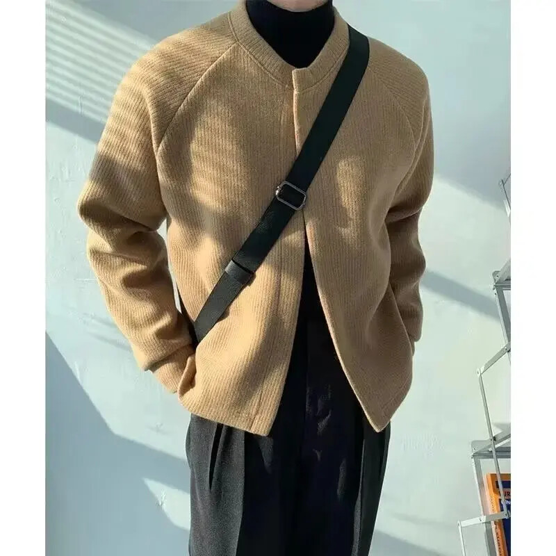 2022. gada agrā rudens trikotāžas jaka vīriešu korejiešu moderna, brīva piegriezuma japāņu stila džemperjaka, vīriešu viengabala džemperis