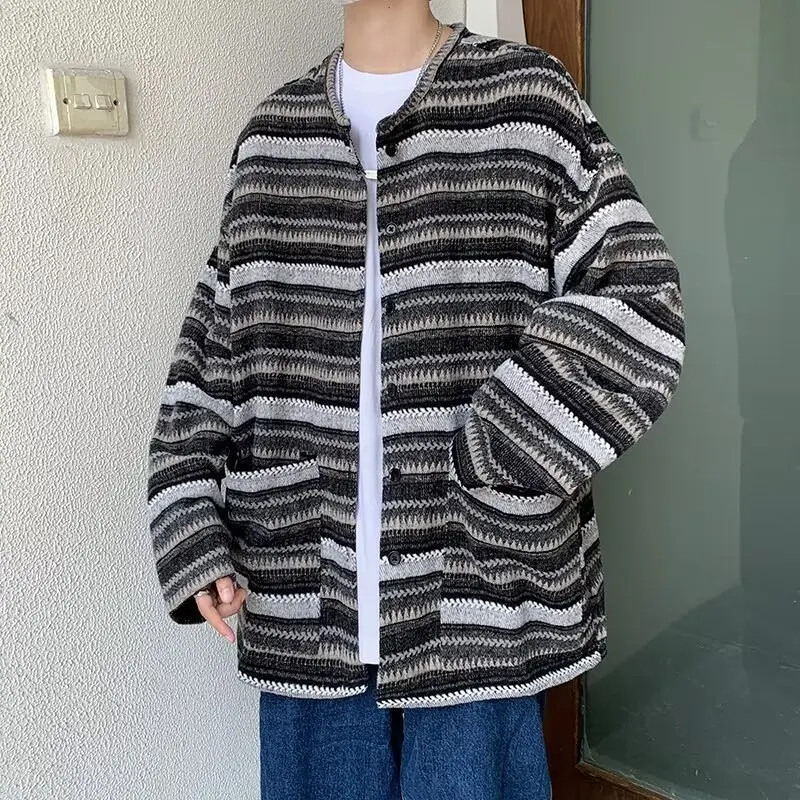 2023-as új férfi csíkos kardigán pulóver, egyszínű koreai stílusú, divatos, sokoldalú kötött felső, laza szabású őszi télre