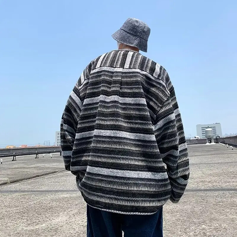 2023-as új férfi csíkos kardigán pulóver, egyszínű koreai stílusú, divatos, sokoldalú kötött felső, laza szabású őszi télre