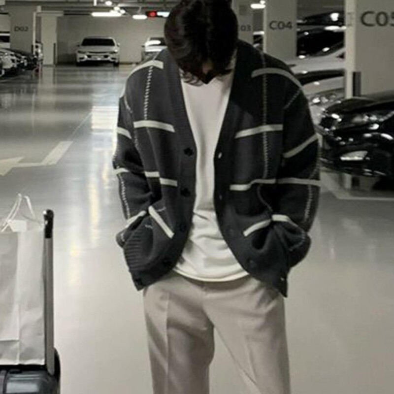 Vīriešu rudens ziemas džemperis džemperis ar V veida kakla izgriezumu ar garām piedurknēm rūtainu apdruku Trikotāžas trikotāžas džemperis, brīvi pieguļošs džemperis