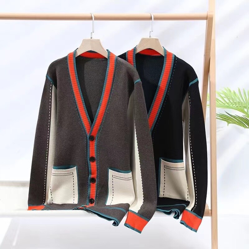 Brit stílusú férfi kardigán patchwork pulóver alkalmi V-nyakú felsők őszi divat kontraszt színű koreai kötött kabát férfi