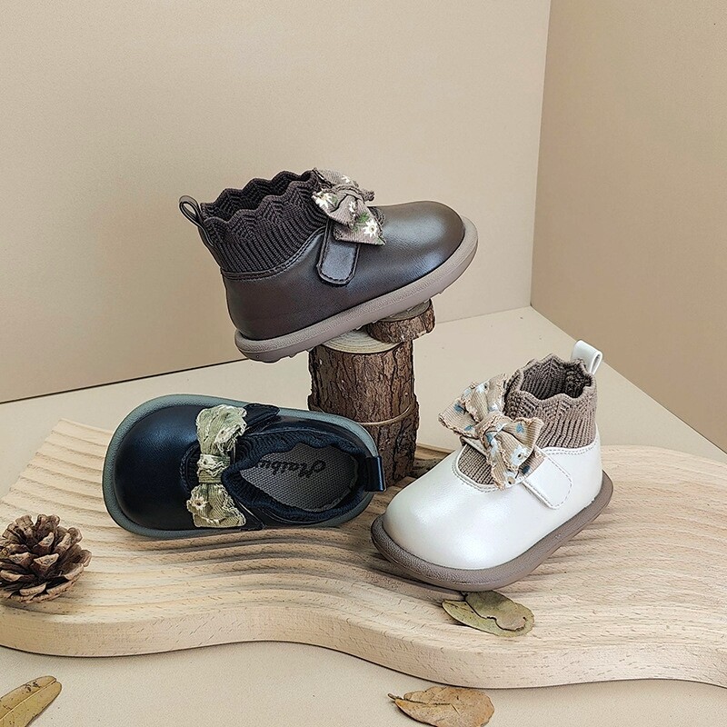 Augstas kvalitātes 2024. gada jauni rudens bērnu zābaki meitenēm. Jauki puķu zābaki ar puķu puszābakiem, gumijas zoli, uzvelkami, modes mazuļu apavi