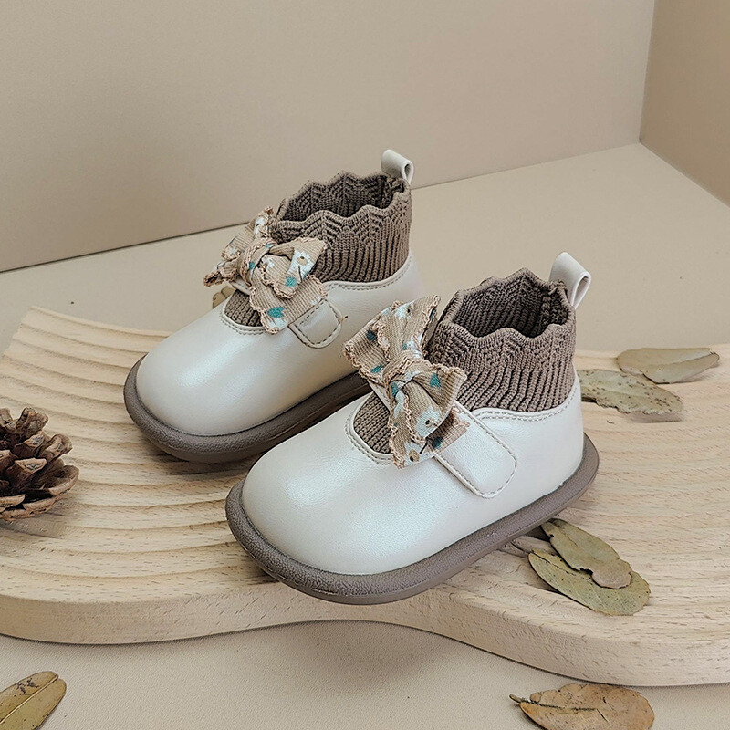 Augstas kvalitātes 2024. gada jauni rudens bērnu zābaki meitenēm. Jauki puķu zābaki ar puķu puszābakiem, gumijas zoli, uzvelkami, modes mazuļu apavi