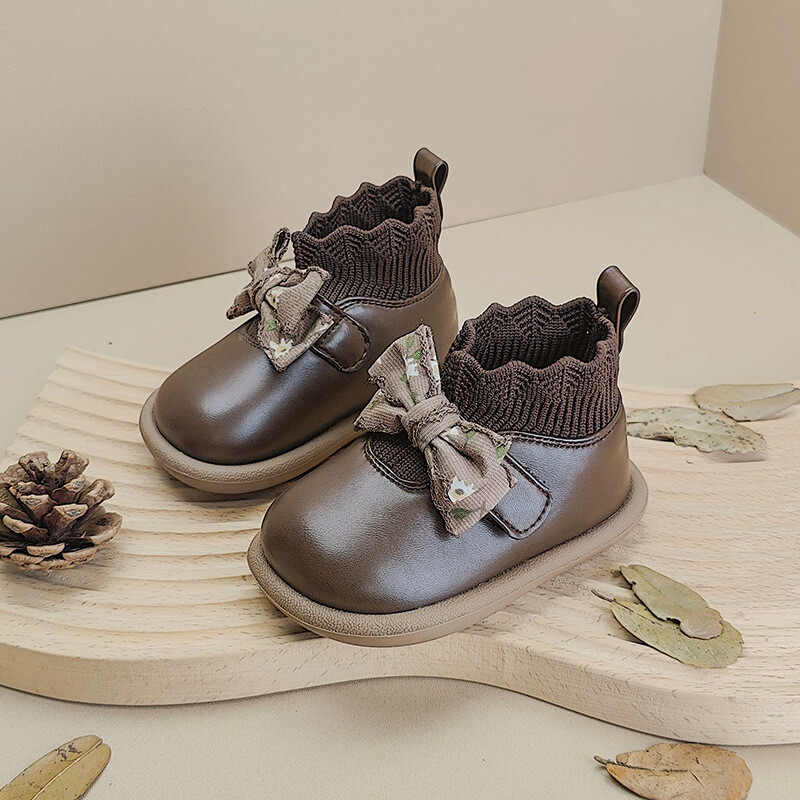 Augstas kvalitātes 2024. gada jauni rudens bērnu zābaki meitenēm. Jauki puķu zābaki ar puķu puszābakiem, gumijas zoli, uzvelkami, modes mazuļu apavi