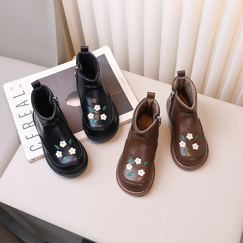 Bērnu ādas īsi zābaki meitenēm 2024. gada rudens ziema, jauna mode, korejiešu stila saldie ziedi, eleganti daudzpusīgi plīša apavi ar rāvējslēdzēju