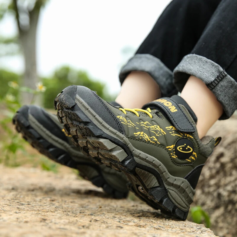 Téli gyerekcipők rövid fiúcsizmák divat kültéri csúszásmentes plüss tornacipők gyerekeknek fiúk hócsizmák sporttúra pamutcipők