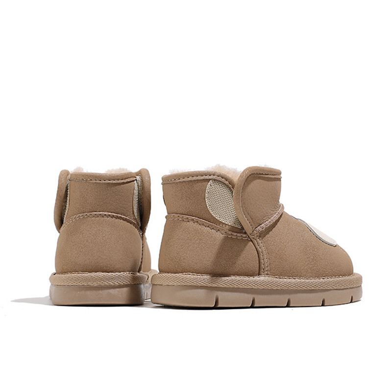 2024-es új téli baba hócsizma bőr meleg plüss csecsemőcipő aranyos hajlabda puha talpú divatos kisgyermek csizma lányoknak 16-25