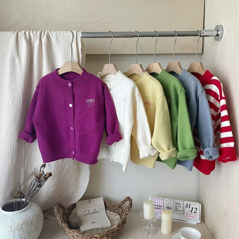 Meiteņu jakas 2024. gada rudens ziemas adīšanas topi bērniem bērniem jakas Mazu bērnu džemperi, bērnu skolas tērpi, silti apģērbi