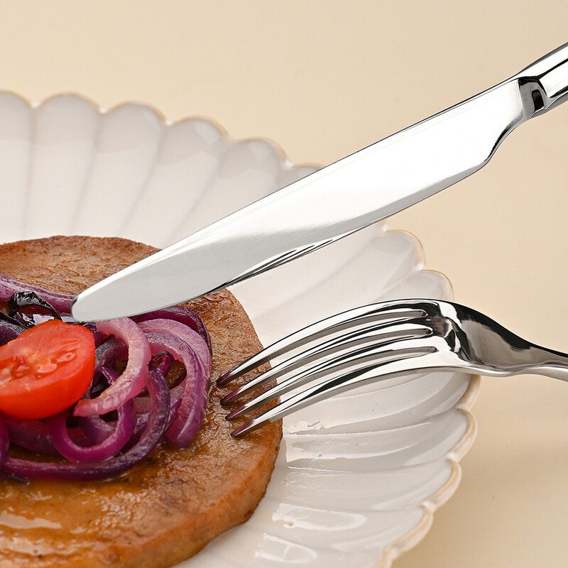 304 nerūdijančio plieno indai Restorano kepsnių klasės vakarietiški indai sutirštinti viešbučio peilių, šakučių ir šaukštų rinkinys