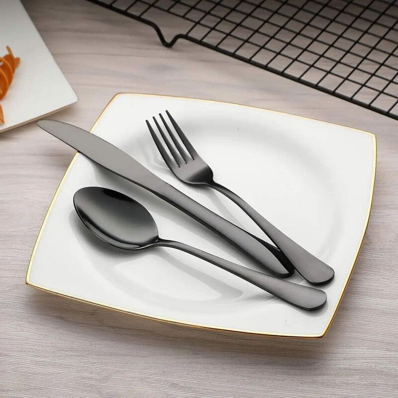 8 vnt Nešiojami stalo reikmenys, viena dėžutė, tinkanti lauko iškyloms mokiniams.