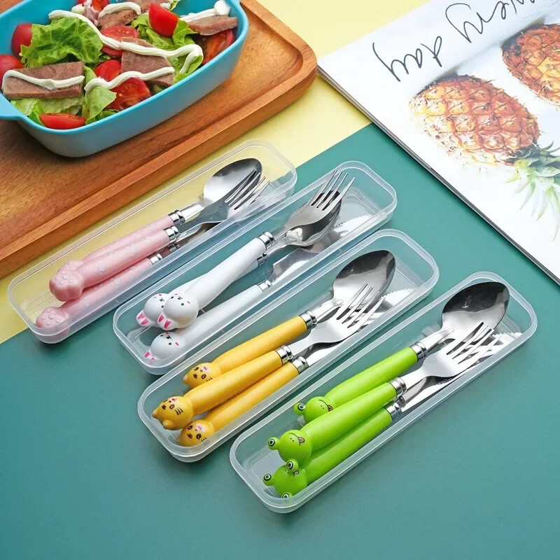 Radoša multfilma nerūsējošā tērauda dakšas karotes irbulīši trīs daļās jauks studentu karotes irbulīši, pārnēsājamu galda piederumu komplekts