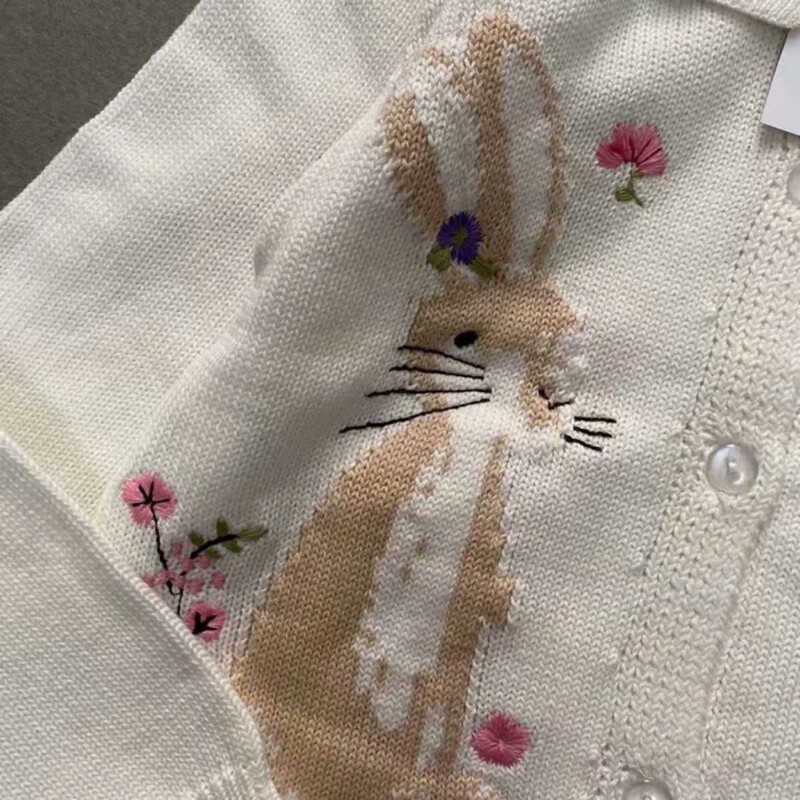 Ugróméterek Tipegők Fehér Virágok Nyúl Baba Kötött Kardigánok Lányok Téli Ruhák Gyermek pulóverek 2-7 éves korig