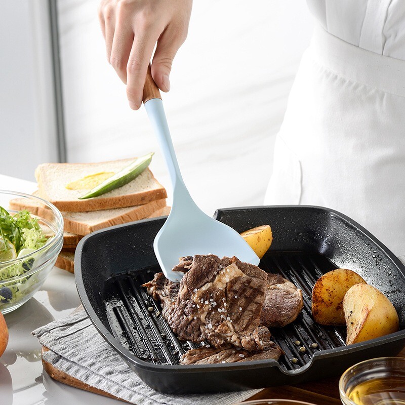 1 buc. silicon albastru rezistent la caldura, maner din lemn, ustensile de bucatarie, lingura de supa, spatula, perie, racleta, instrument de gatit, lopata antiaderenta.