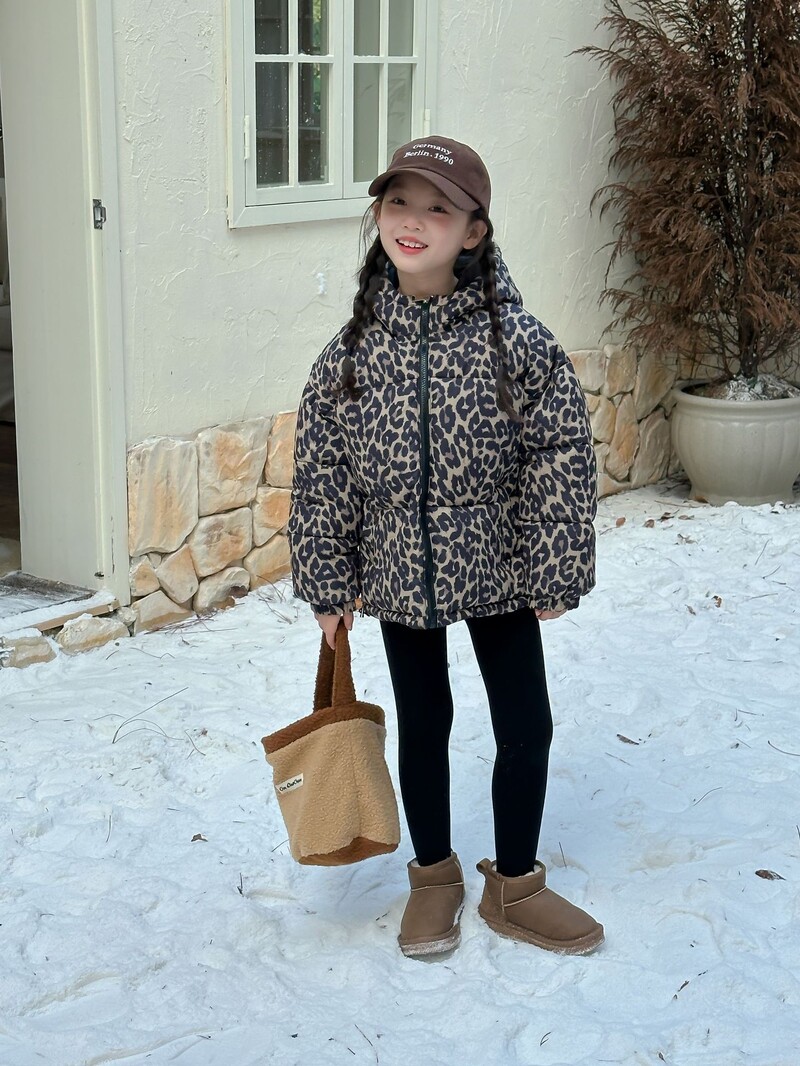 Mergaičių paltas 2024 m. rudenį Nauji vaikiški drabužiai mergaičių kūdikiams vakarietiško stiliaus leopardo raštas dvipusis gobtuvas paminkštintas striukė