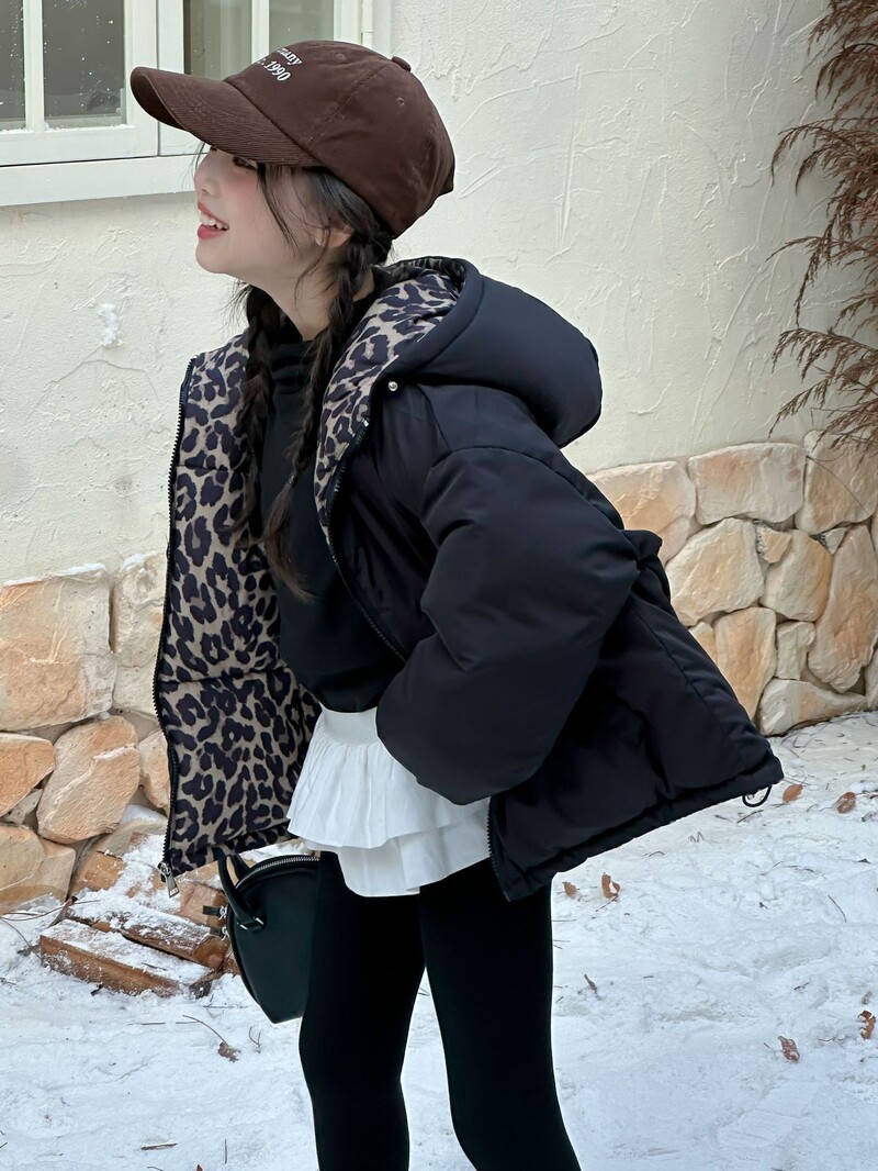 Mergaičių paltas 2024 m. rudenį Nauji vaikiški drabužiai mergaičių kūdikiams vakarietiško stiliaus leopardo raštas dvipusis gobtuvas paminkštintas striukė