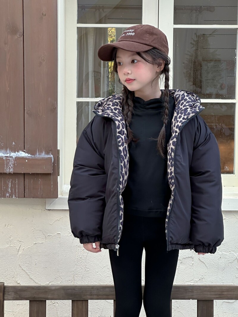 Mergaičių paltas 2024 m. rudenį Nauji vaikiški drabužiai mergaičių kūdikiams vakarietiško stiliaus leopardo raštas dvipusis gobtuvas paminkštintas striukė