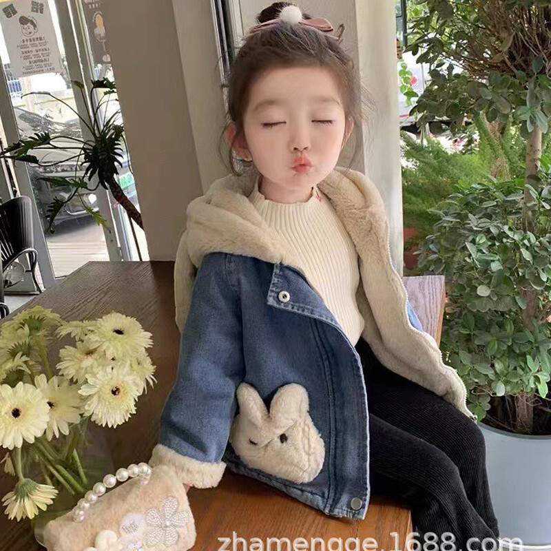 Nauja žieminė mergaičių džinsinė striukė Animacinio filmo triušio raštų kratinys pamušalas ėrienos vilnos stori paltai su gobtuvu 2–8 metų vaikams šiltiems viršutiniams drabužiams