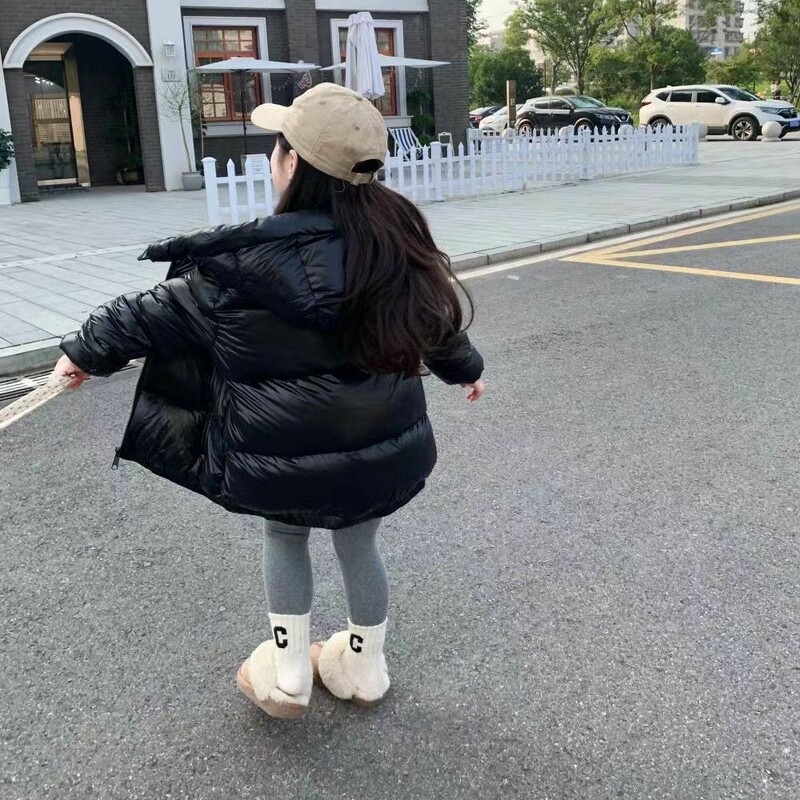 Gyermek téli új pehelykabát fekete arany pehelykabát fiúknak lányoknak közepes és nagy gyermekeknek vastagított rövid kabát