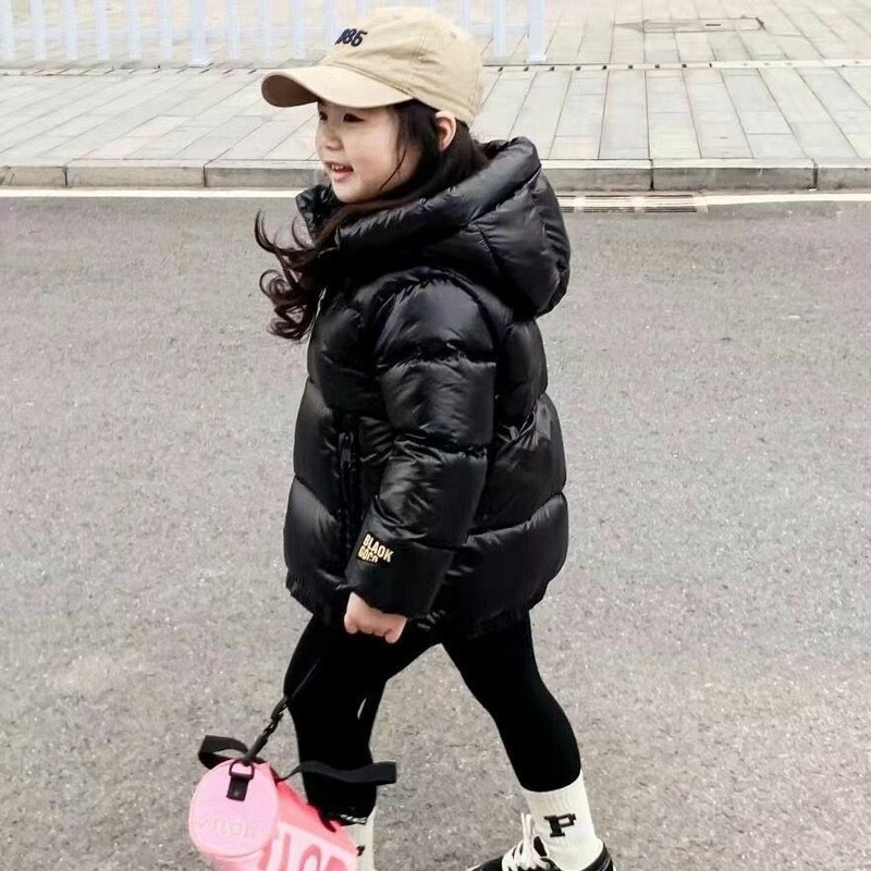 Gyermek téli új pehelykabát fekete arany pehelykabát fiúknak lányoknak közepes és nagy gyermekeknek vastagított rövid kabát