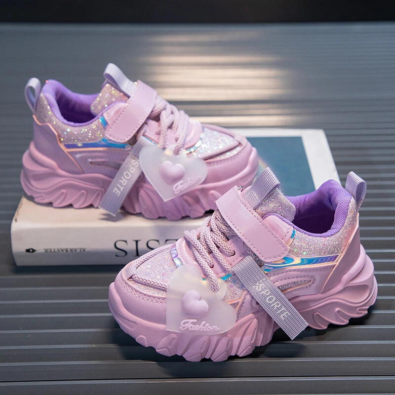Mergaičių sportiniai bateliai Vaikiški bėgimo sportbačiai mokyklinei madai Mieli blizgūs neslystantys vaikiški laisvalaikio bateliai su širdele pavasario ruduo