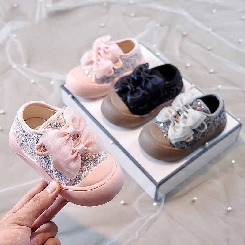 Bērnu apavi meitenēm ar biezu dibenu maziem bērniem cēloņsakarības apavi Modes Neslīdoši daudzpusīgi bērnu tauriņi sequins kedas āķa cilpa