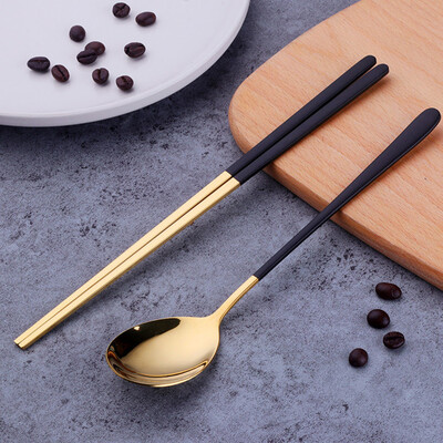 Χρυσά 18/10 Κορεάτικα από ανοξείδωτο ατσάλι Chopsticks τροφίμων Σετ κουταλιών Επίπεδα αντιολισθητικά ξυλάκια με μακριά λαβή Σετ επιδόρπιο κουτάλια σερβίτσιο