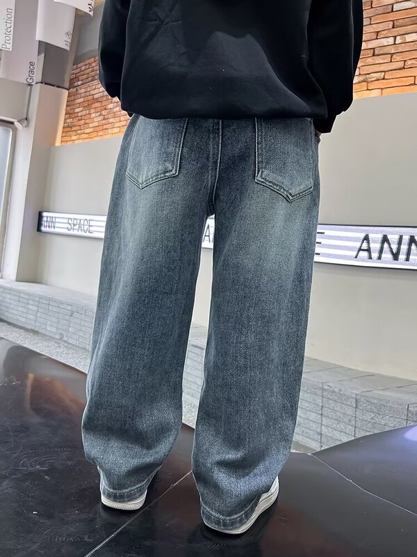 Minőségi farmernadrág fiúknak Divatos márkájú puha és bő, egyenes lábú, széles szárú, alkalmi és sokoldalú gyereknadrágok