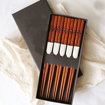 Rankomis raižyti gėlių dovanų dėžutės lazdelės, kūrybingos praktiškos medinės lazdelės, daugkartiniai mediniai stalo įrankiai, virtuvės reikmenys