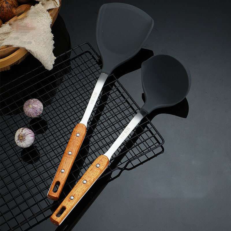Mittenakkuv silikoonist spaatliga lusikas 304 roostevabast terasest köögitarvete komplekt puidust käepidemega praadimislabidas avalikud lusikad nõud kraam