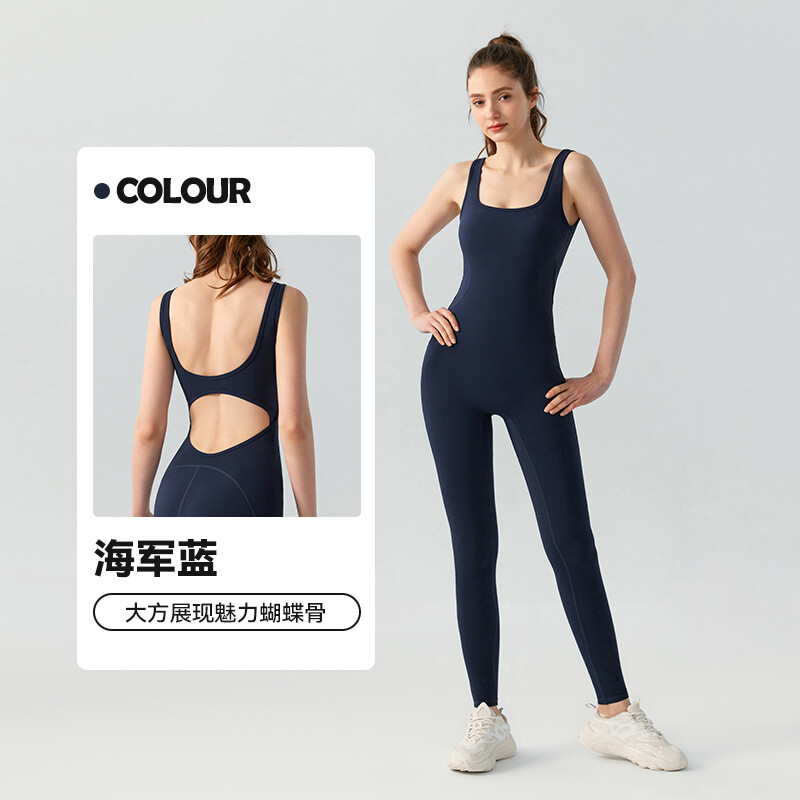 Tarpvalstybinis europietiškas ir amerikietiškas nuogas jogos bodis su krūtinės pagalvėlėmis, seksualus bodis vidutinio intensyvumo sportui ir fitnesui vasarai