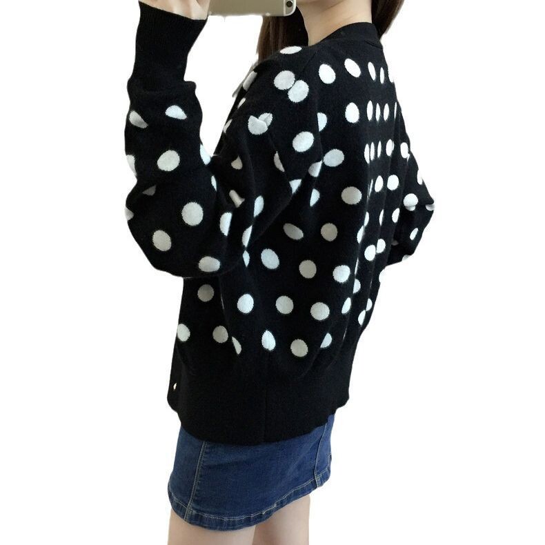 2023 m. Naujas moteriškas mados taškuotas megztinis rudens žiemos korėjiečių versijos plonas darbo stiliaus megztinis trumpas megztinis švarkas