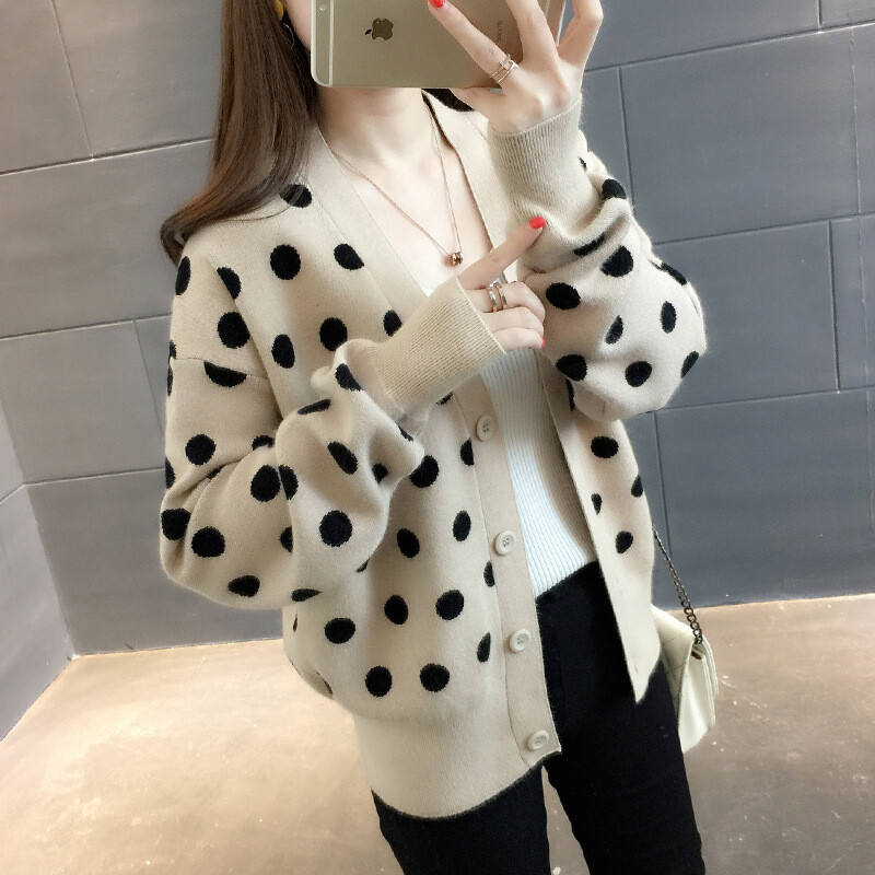 2023 m. Naujas moteriškas mados taškuotas megztinis rudens žiemos korėjiečių versijos plonas darbo stiliaus megztinis trumpas megztinis švarkas