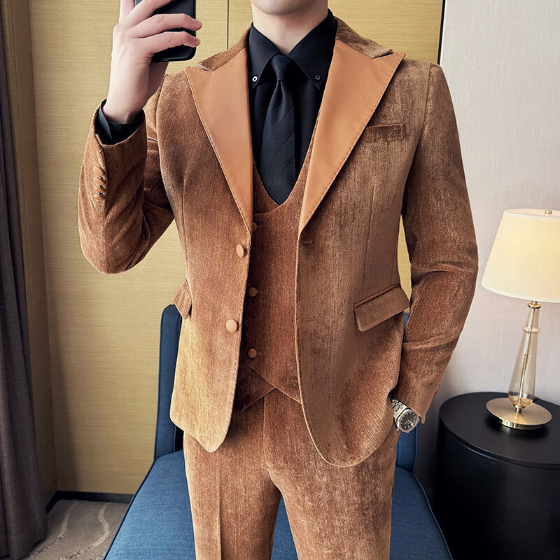 Ārējā tirdzniecība pārrobežu jaunais vīriešu šenila raibās ādas modes tendence trīsdaļīgs uzvalks korejiešu versijas jauniešu krāsu raibs uzvalks