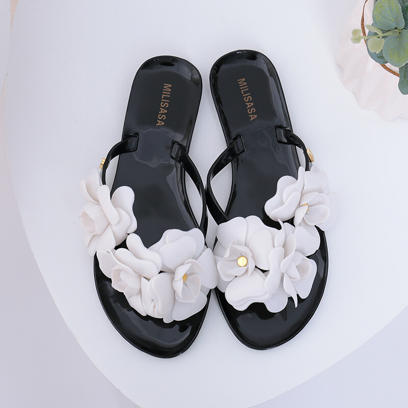 2023 m. naujos vasaros korėjietiško stiliaus moteriškos šlepetės, madingos lauko šlepetės, plokščios paplūdimio basutės ir šlepetės didmeninė prekyba